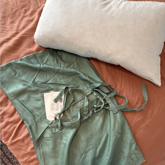 Bella Notte Josephine Accent Floral Embroidered Throw Pillow - Picture 3 of 4